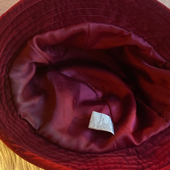 Hat Red/Burgundyish Velvet Bucket Style from my Vintage 2000’s Hat Collection. - Picture 8 of 9